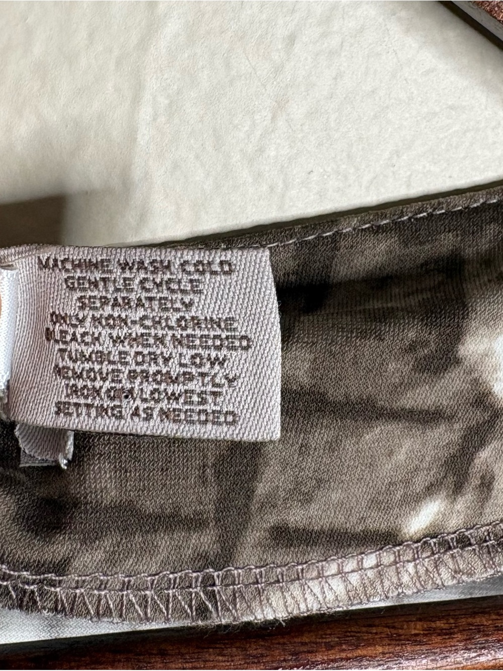 Easywear by Chico's Top Women 3 Gray White Abstract V-Neck 3/4 Sleeve Modern USA - Picture 7 of 10